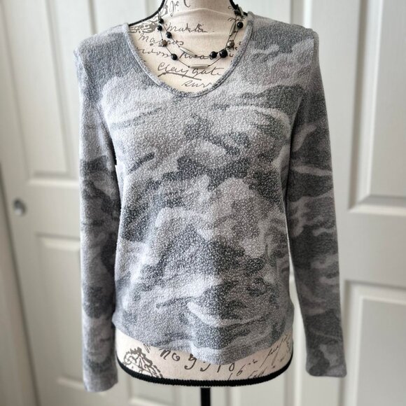 Tops - Cropped Fuzzy Army Grey & Green Camouflage Long-Sleeve Top & a top Strappy Back
